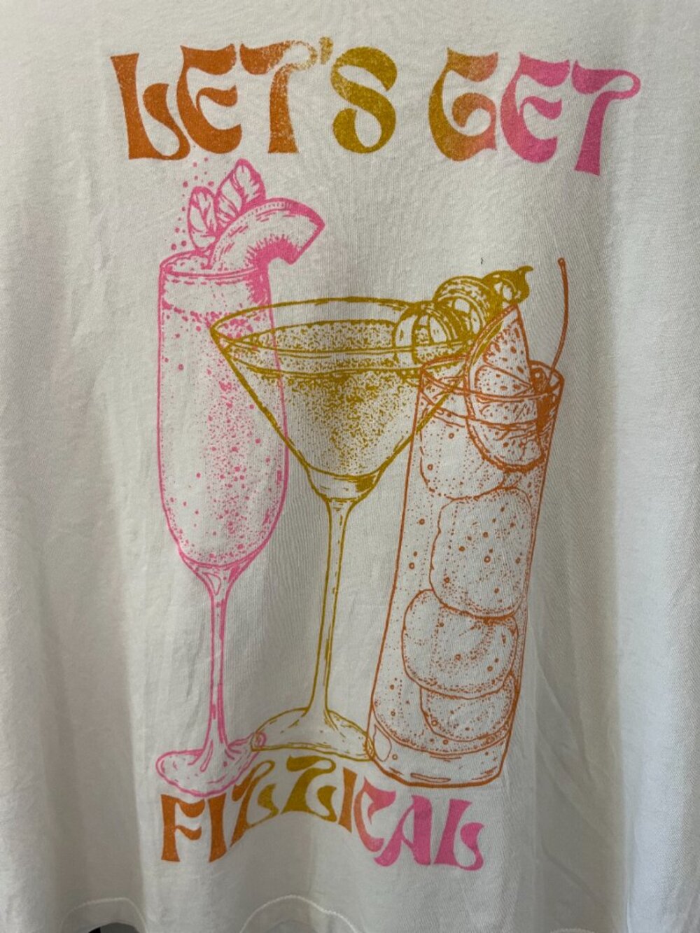 🍸✨ “Let’s Get Fizzical” Graphic Tee Sz Small | Project Social T | Retro Grpahic - Picture 4 of 6
